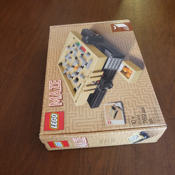 LEGO Ideas: Maze 21305 100% Complete Instructions And Box Included - Picture 2 of 11